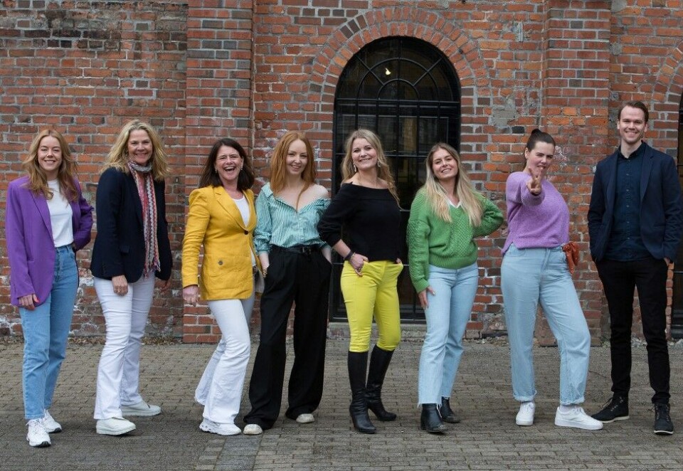 Hanker inn ansatte: Innholdsbyrået til Egmont, Core Content, har hentet inn mange nye ansatte det siste året. Her er gjengen samlet, fra venstre: Serina Rasmussen, Henriette Danckert-Gram, Berit Wattne, Rubi Sørvik, Adina Broady Aasebø, Synne Valentinsen, Kristine Arnesen og Espen Langslet. Foto: Julie Jacobsen