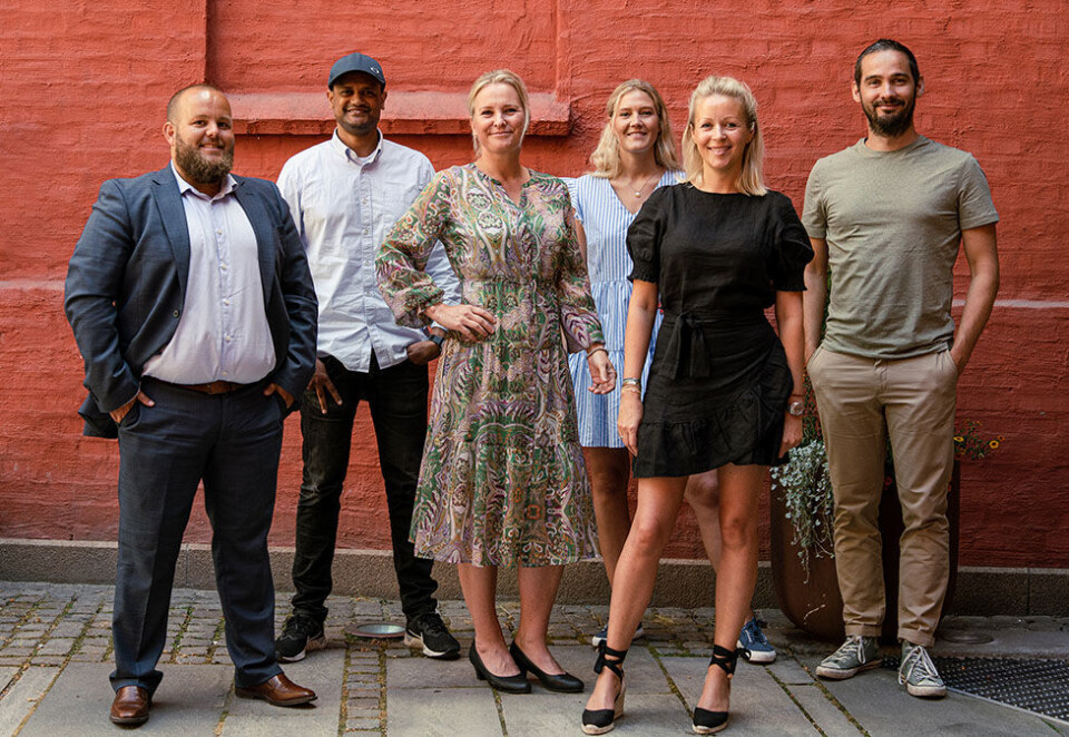 Klare for samarbeid: Shifter og E24. Fra venstre: Gard L Michalsen (E24), Lucas H. Weldeghebriel (Shifter), Aslaug Ingeborgrud Syvertsen (Shifter), Ragnhild Oskarsen (E24), Ida Barth Thomassen (E24), Per-Ivar Nikolaisen (Shifter). Foto: Alexandra Gjerlaugsen