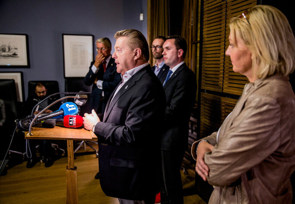 Nederlagets time: Ordfører i Oslo, Fabian Stang (fra venstre), idrettspresident Børre Rognlien, byråd for kultur og næring, Hallstein Bjercke, Oslos byrådsleder Stian Berger Røsland og Eli Grimsby, direktør i Oslo 2022, møtte pressen på Oslo rådhus kort tid etter besluttningen til Høyres Stortingsgruppe om at Høyre ikke vil støtte et OL i Oslo 2022. (Foto: Stian Lysberg Solum/NTB Scanpix)