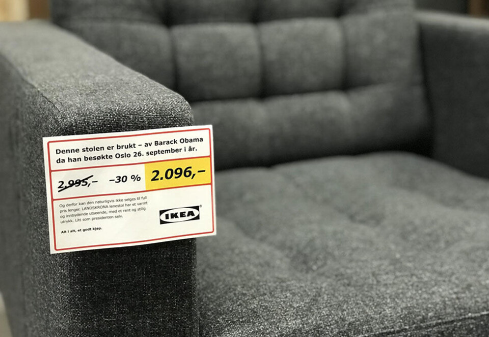 Nærkontakt: «Landskrona lenestol har et varmt og innbydende utseende, med et rent og stilig uttrykk. Litt som presidenten selv», skriver Ikea om stolen som fikk nærkontakt med Barack Obama forrige uke. Foto: SMFB.