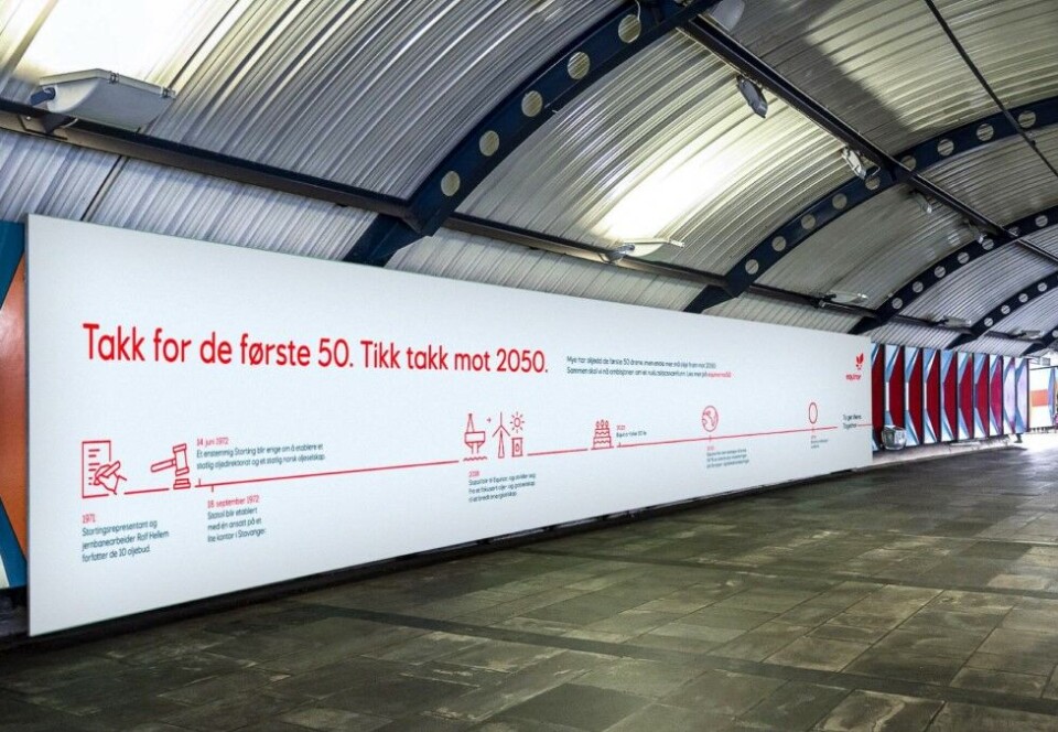 Kuppet av Greenpeace: Anniken Haugen Jebsen, merkevaresjef i Equinor, sier til Kampanje at de hittil ikke har fått noe kritikk for sin jubileumskampanje - men at noen av plakatene i Oslo sentrum har fått Greenpeace sine «Ingen fossilreklame, takk! Men gjerne mer samfunnsansvar»-klistermerker på seg. Foto: Equinor