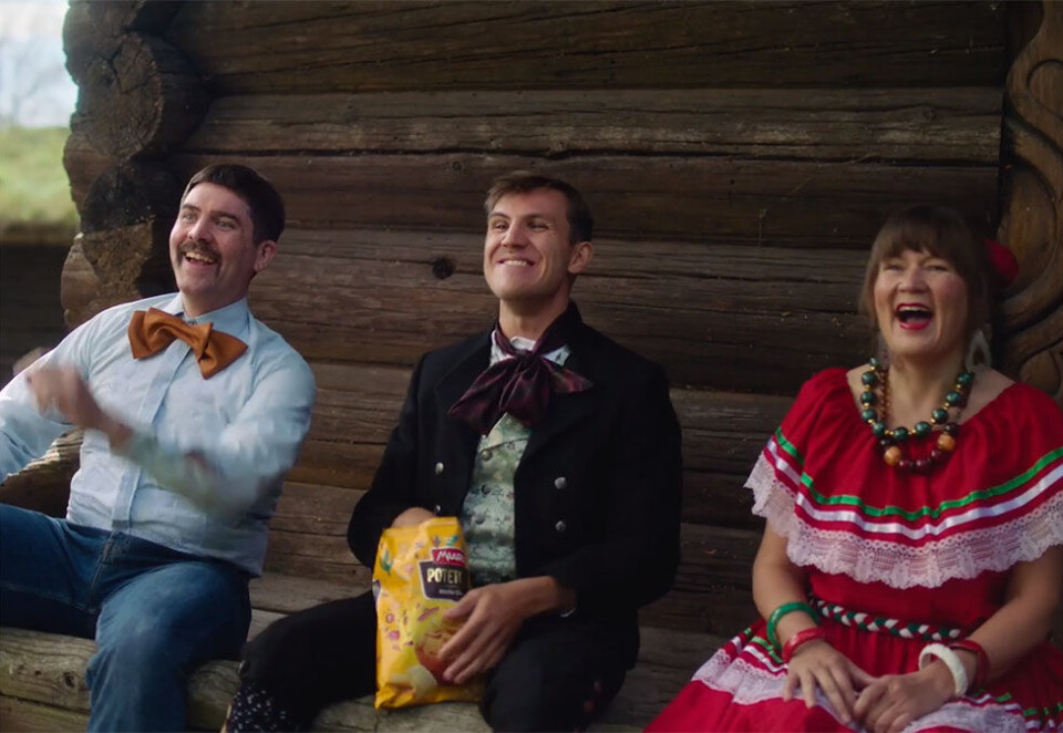 Fest: Norsk hallingdans går over til meksikansk aften i Maaruds nye reklamefilm. Foto: Maarud/The Oslo Company.