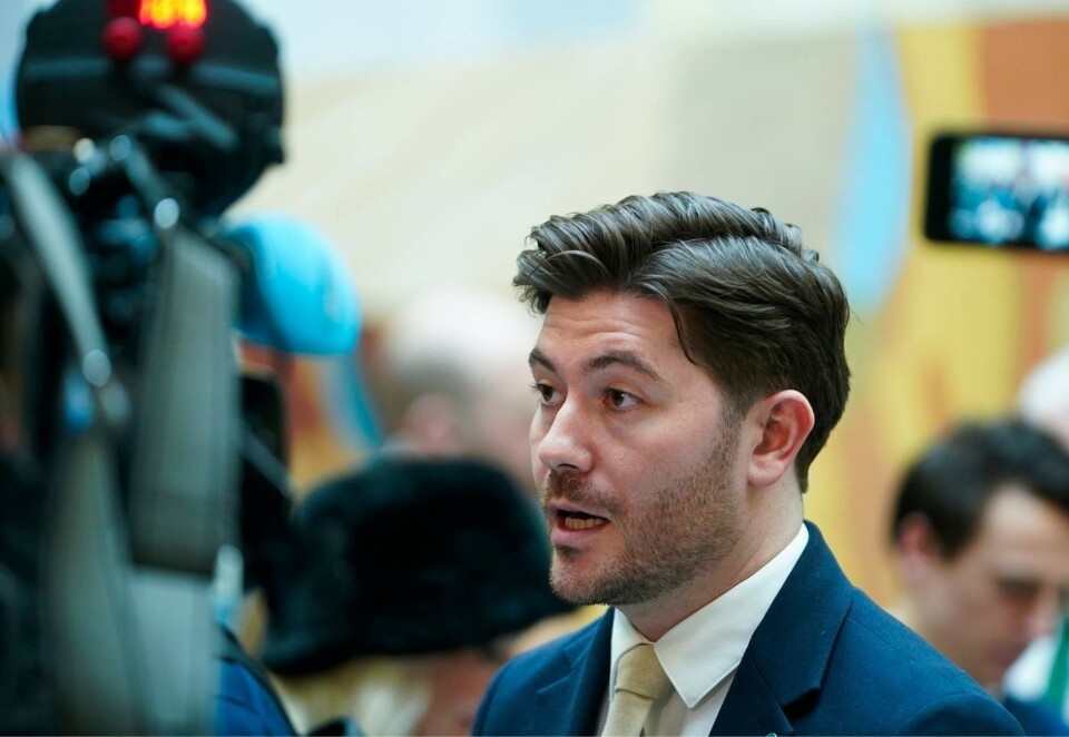 Legger press på SV: Grunde Almeland (Venstre) legger frem sitt alternative mediebudsjett midt i budsjettforhandlingene mellom regjeringen og SV. Foto: Terje Pedersen/NTB
