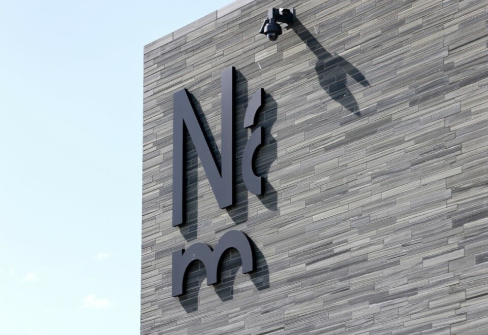 Nytt Nasjonalmuseum: Det nye Nasjonalmuseet gjemmer seg bak Vestbanen ved Aker Brygge i Oslo. Bygget har høstet sin porsjon med kritikk, mens samlingen på innsiden skal være overbevisende. Også logoen til museet, som vist på bildet, er ny. Foto: NTB
