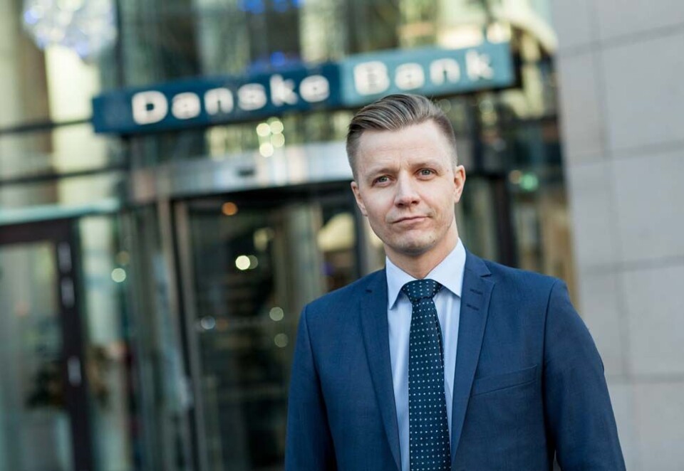 Går inkassobransjen;Kommunikasjonstoppen i Danske Bank, Stian Arnesen, går til inkassoselskapet Intrum der han skal jobbe med sin tidligere HR-sjef som i dag er daglig leder i selskapet.