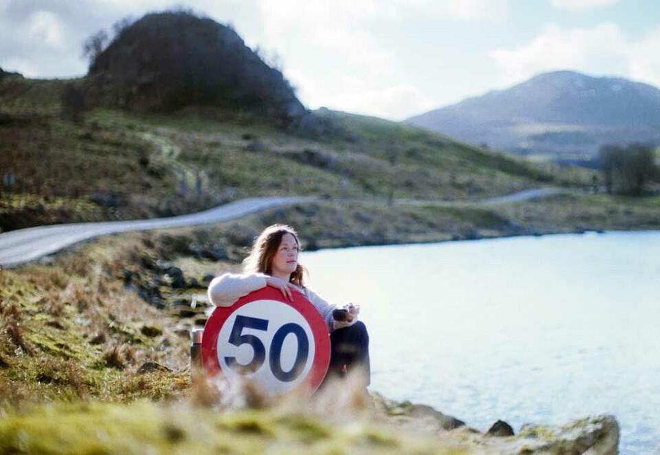 Flere av oss holder fartsgrensen: Det opplyser Statens Vegvesen som svinger til med ny fartskampanje i forkant av påskeferien. Foto: Statens Vegvesen.
