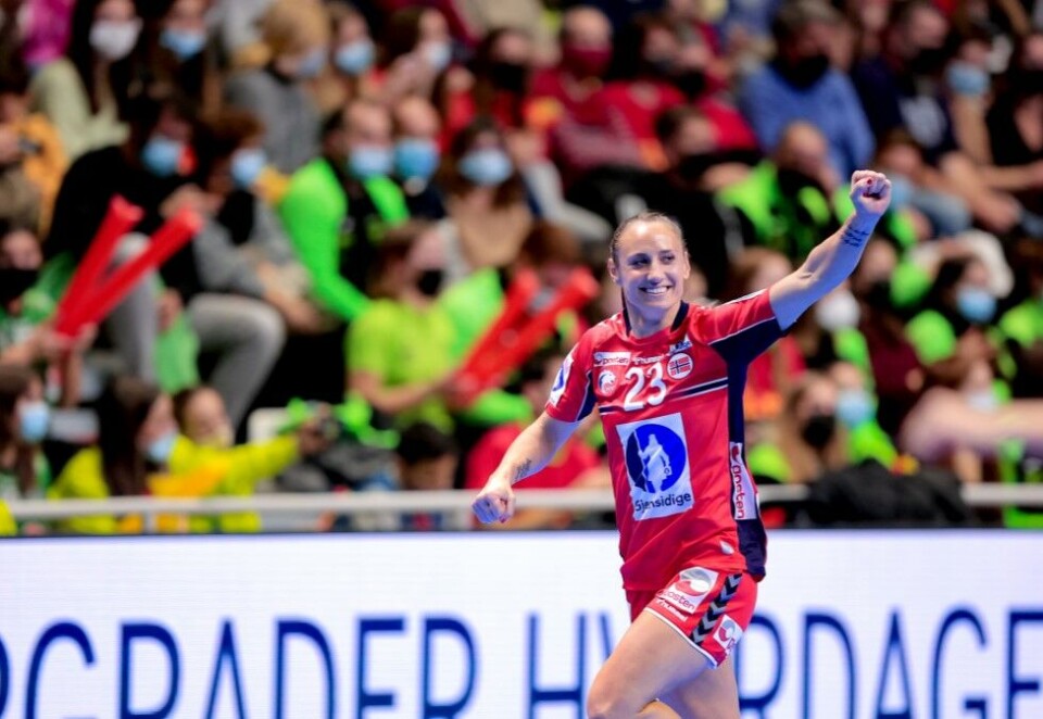 Jubel: Camilla Herrem jubler under kampen mot Sverige. Jubelen stilnet i sluttsekundene da Sverige utlignet like før sluttsignalet. Foto: Beate Oma Dahle / NTB