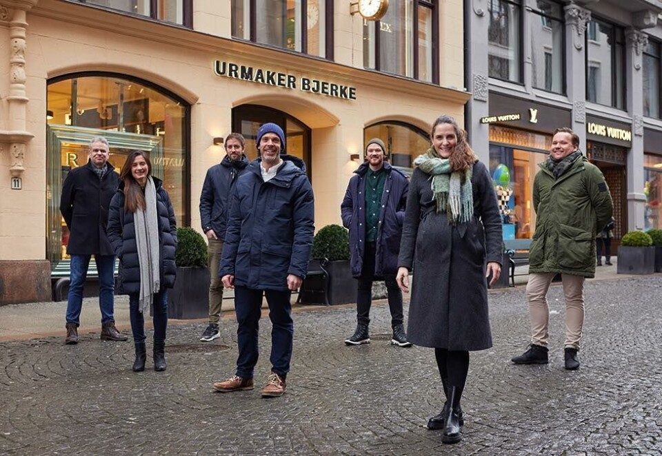 Trener opp merkevaren: Fra venstre: Anders Foss (digital strateg i Oslo Reklamebyrå), Nina Aamlid (påtroppende markedssjef i Fresh Fitness), Simen Mjåset (kreativ leder i Oslo Reklamebyrå), Lars Fredrik Strøm-Håkonsen (daglig leder i Fresh Fitness), Dan Christian Westin (kreatør/designansvarlig i Oslo Reklamebyrå), Martine Helene Sanne-Skaget (markedssjef i Fresh Fitness, snart i mammapermisjon) og Michael Risnes (byråleder i Oslo Reklamebyrå). Foto: Magne Risnes