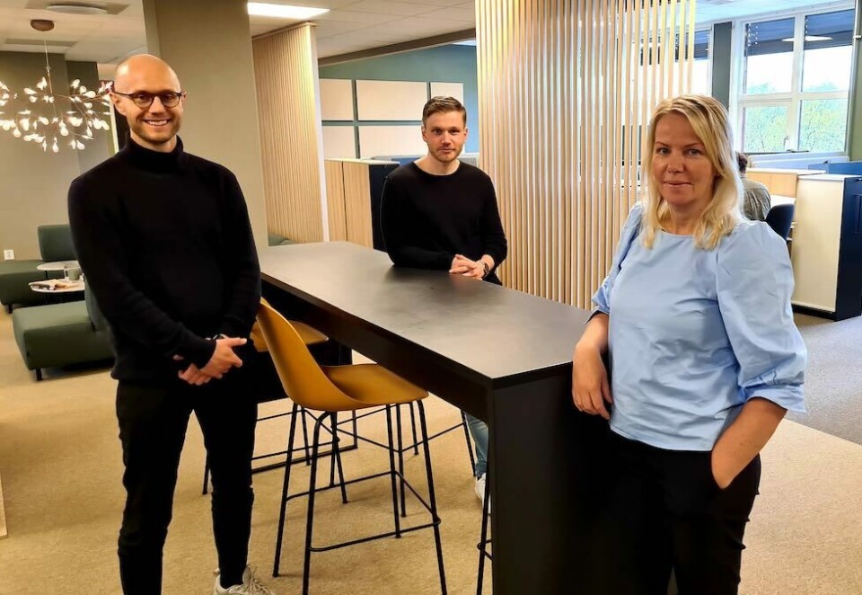 Nytt samarbeid: Fra venstre: Thomas Faye Willoch (Managing Director Performance, Red Dentsu X), Andreas Løken (leder betalte medier, Red Dentsu X), Karina Charlotte Winther Ditlefsen (markeds- og kommunikasjonssjef, Colosseum Tannlege).