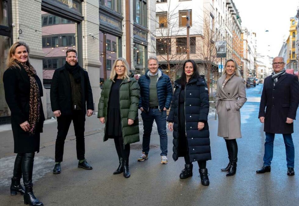 Skal sikre jakten: Her ser du juryen som skal sikre jakten og overse arbeidet med undersøkelsen Årets markedssjef. Fra venstre Nina Gade Tenvik, Espen Haugen, Bente Klemetsdal, Trond Bentestuen, Aram Z. Vaughan, Lise Tangen Hansen og Alf Bendixen. Markedsføringsprofessor Tor W. Andreassen ved NHH er også med i juryen, men hadde ikke anledning til å stille på bildet. Foto: Eivor Eriksen.
