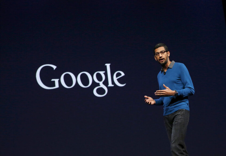 Sundar Pichai, administrerende direktør i Googles morselskap Alphabet, på scenene under lanseringen i Mountain View i California tirsdag. Foto: Jeff Chiu / AP / NTB