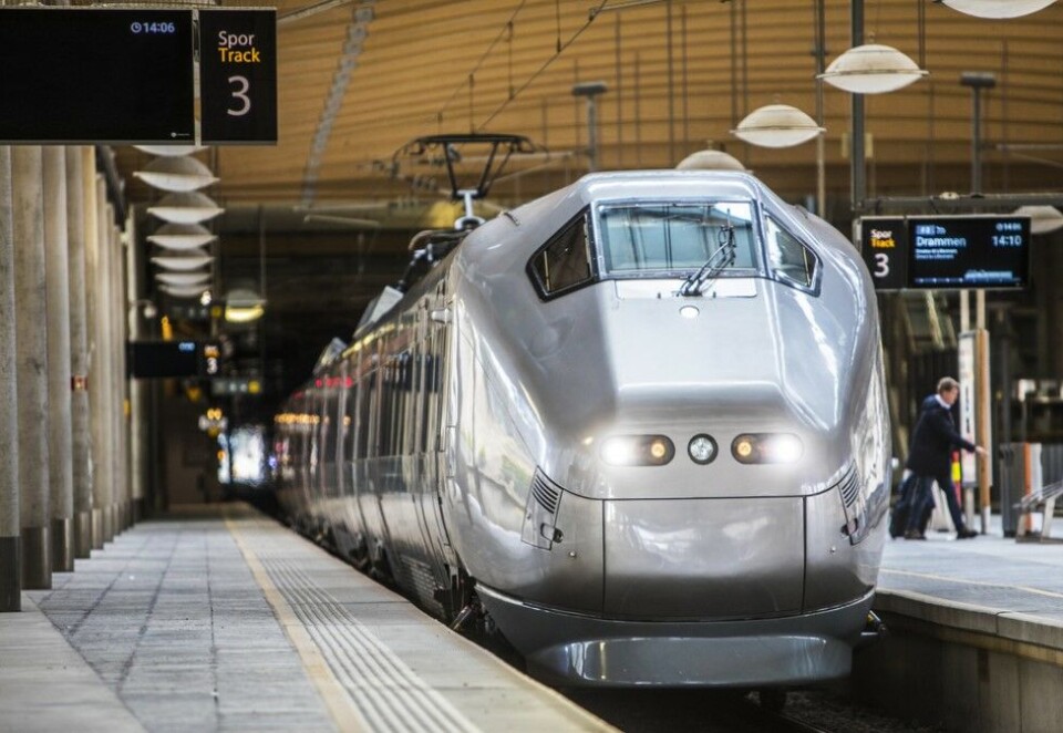 Tar reklamesalget selv: Flytoget vil selge reklame på toget sitt selv. Dermed glipper en kontrakt med verdi på opp mot 20 millioner kroner i året for utendørsselskapet JCDecaux. Foto: Ole Berg-Rusten / NTB