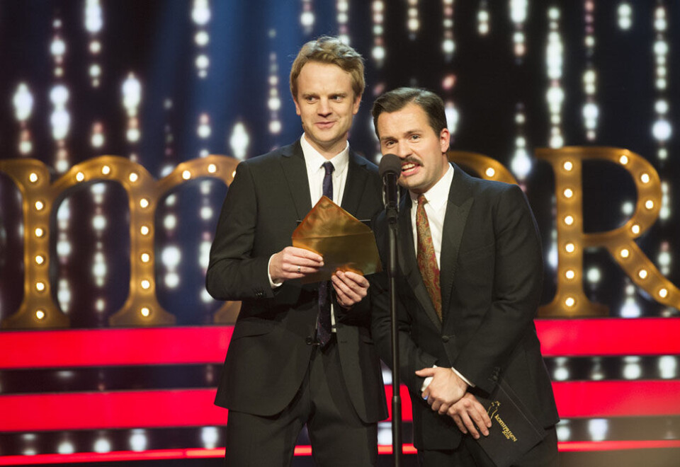 Fra Karl Johan til Ole Bull: «Karl Johan»-makkerne Erik Solbakken (til venstre) og Hasse Hope ledet Komiprisen 2016 fra Ole Bull-scenen i Bergen lørdag kveld. Foto: Marit Hommedal/NTB Scanpix.