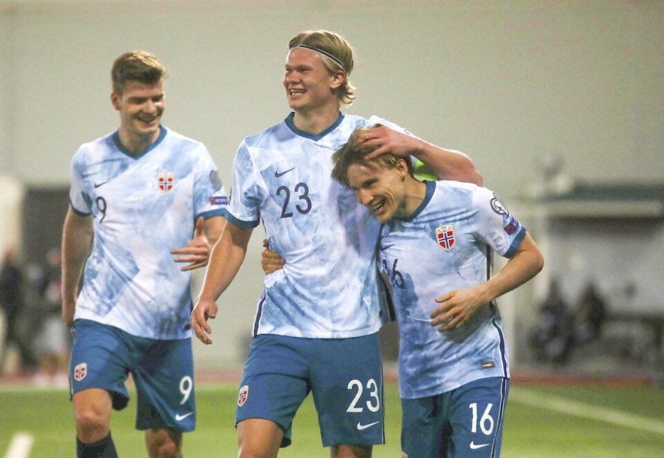 Norsk seier: Alexander Sørloth, Erling Braut Haaland og Jonas Svensson feirer norsk mål mot Gibraltar i en kamp som «ikke akkurat var propaganda for landslagsfotballen» ifølge TV 2s sportsredaktør. Javier Fergo/NTB