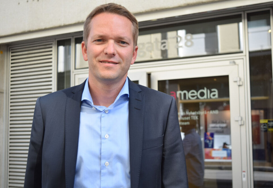 - Ikke noe nytt: Leder for Telenors mediedivisjon Knut Ivar Solnes mister en av sine mest betrodde menn til motparten når John Robberstad går til TV 2. - Det er ikke noe nytt at man møter gamle kolleger på andre siden av bordet, sier han.