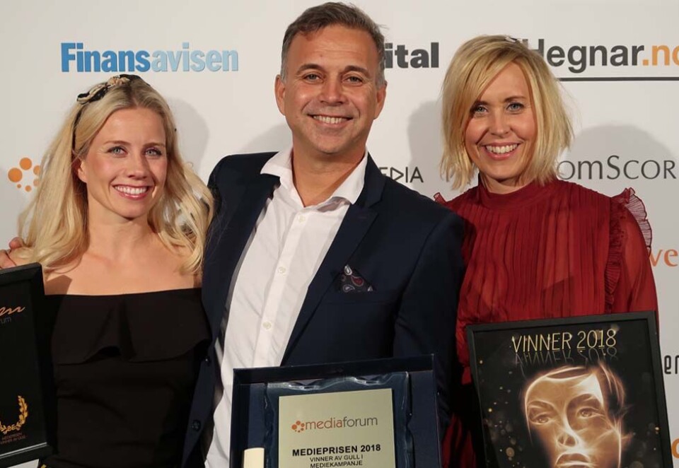Gaming-reklame til topps: VG Partnerstudio vant gull i klassen for «Årets mediekampanje» for jobben «Fifa 2018» for dataspillprodusenten EA Sport. Her Grethe Thun, Thomas Christiansen og Anne Bolstad fra VG. Foto: Hegnar Media.