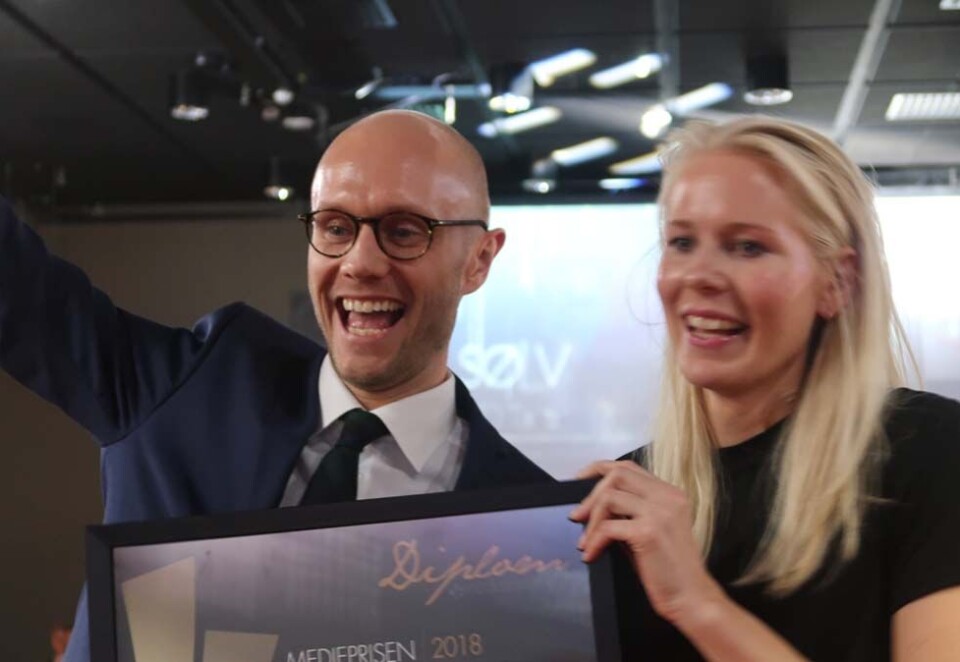 Gull til OMD og Orkla: I klassen for «Mediekreativitet» var det mediebyrået OMD og Orkla som kunne dra hjem seieren. Her Thomas Faye Willoch fra Red Tactic og Minna Fjeldskår markedsansansvarlig i Löplabbet som vant sølv i mediekreativitet Foto: Hegnar Media.