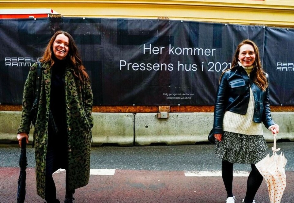 Fra reklamekjøkken til mediehus: Guro Istad (til høyre) forlater Kitchen reklamebyrå for å lede Pressens hus. Her sammen med Siri Skaalmo, leder for Institutt for Journalistikk som er organisasjonen som ansetter og har ansvar for den daglige ledelsen av huset. Foto: Lise Åserud / NTB