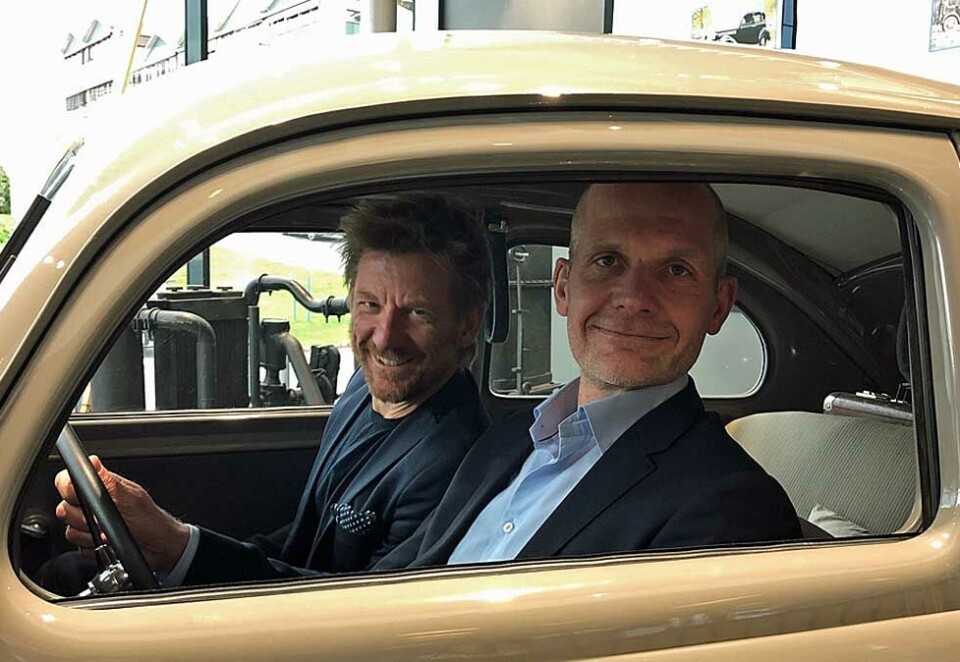 Kjører videre: Konsernsjef Ulf Tore Hekneby i Harald A. Møller tar med seg en omsetning på rundt 150 millioner kroner i bilen når han kjører fra Mediacom og parkerer hos Denstu Aegis-toppen Pelle Stensson.