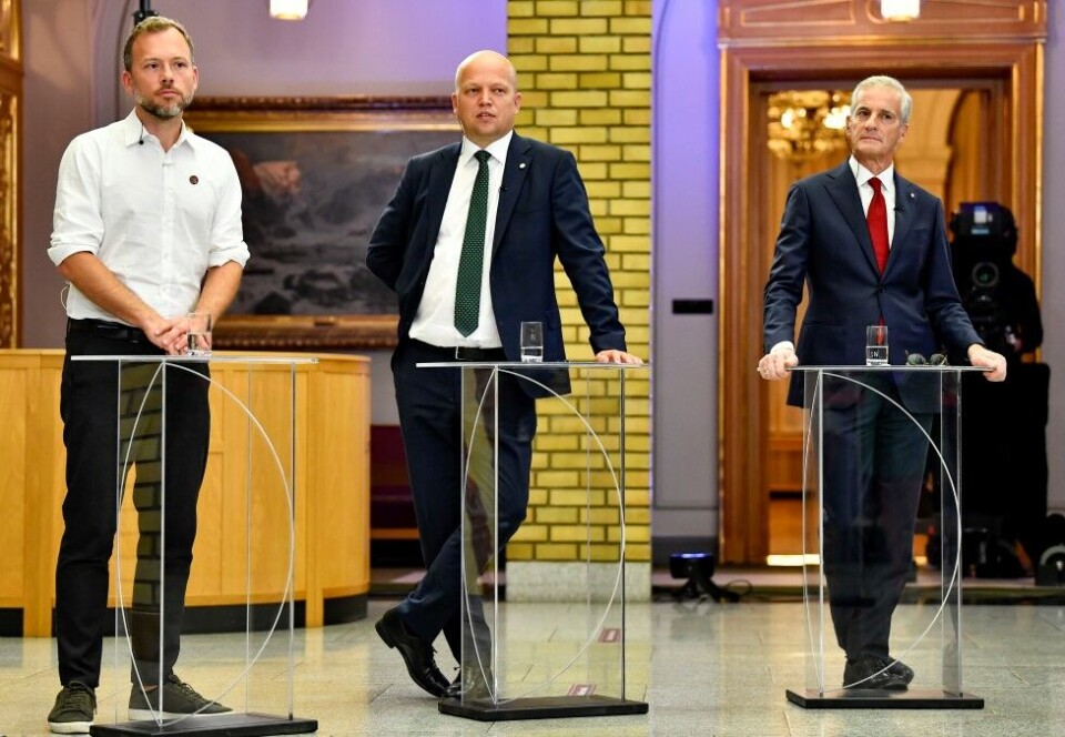 På tinget: SV-leder Audun Lysbakken, Sp-leder Trygve Slagsvold Vedum og Ap-leder Jonas Gahr Støre under partilederdebatten i Stortingets vandrehall natt til tirsdag. Foto: Naina Helén Jåma / NTB