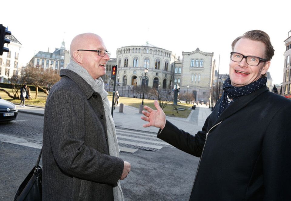 Svenske valgkamptips: Tidligere spinndoktor for Fredrik Reinfeldt, Per Schlingmann, kommer med sine beste valgkamptips. Her i samtale med lederen av Kampanjes valgkampjury i år, Terje Svabø. Foto: Eivor Eriksen.