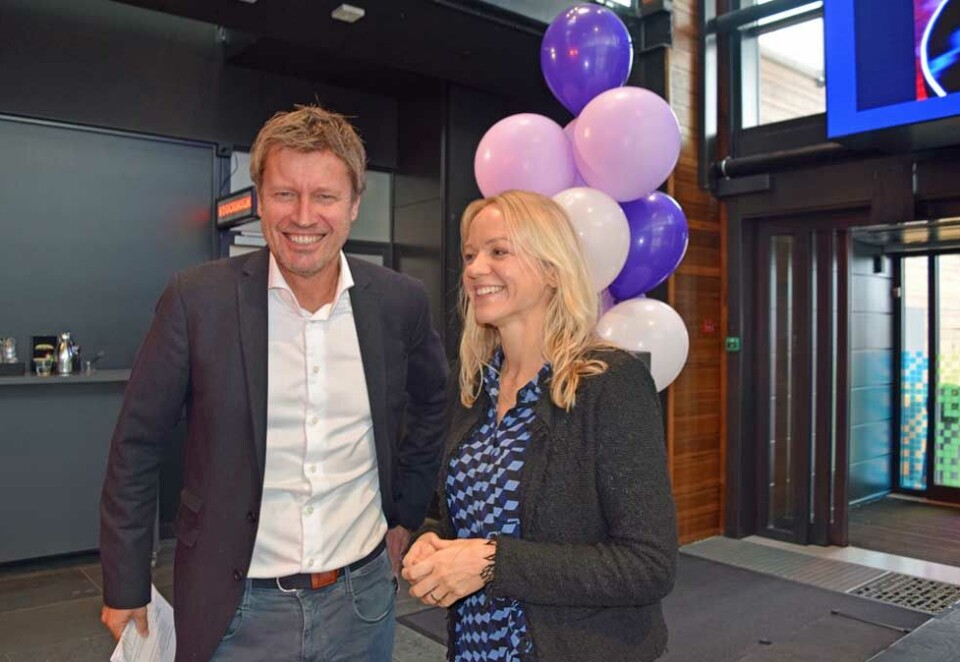Nytt samarbeid: TV 2 har de siste årene vært på en krevende forhandlingsreise med TV-distributørene. Denne uken fikk Telenors TV-kunder vite hvordan den nye løsningen blir. Her TV 2s Trygve Rønningen og Telenors Camilla Amundsen. Foto: Knut Kristian Hauger.