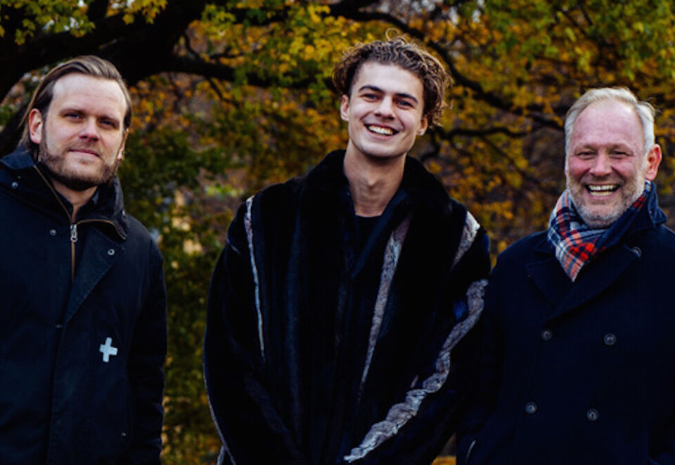 Skal lage film med Netflix: Jarand Herdal skal skrive og regissere Kadaver. - Selvfølgelig helt surrealistisk at min første film blir Norges første Netflix-film, sier Herdal. Her sammen med Kristian Strand Sinkerud og Espen Horn. Foto: Lasse Nyhaugen.