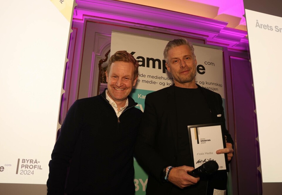 Årets småbyrå: Flokk Media er den tredje vinneren Småbyråprofil, og kan i likhet med Tante Randi og Sannum & Bergestuen, kalle seg årets småbyrå. Fredrik C. Kracht (f.v.) og Espen Barås Bye tok imot prisen på Hotel Continental torsdag kveld. Foto: Eivor Eriksen