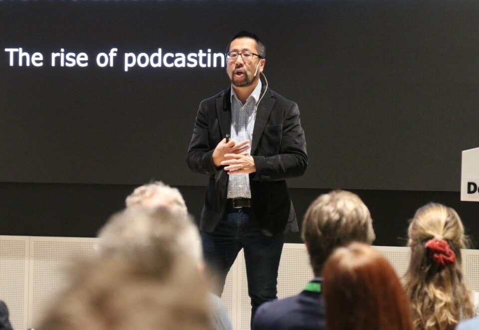 - Topplisten kan gjøre en forskjell: Paul Lee, trendanalytiker Deloitte, tror den nyetablerte topplisten kan gi norsk podkast et løft. - Hver gang du gir annonsører tillit til at annonseringen deres har en påvirkning, så gjør det alltid en forskjell, sier han. Foto: Deloitte.
