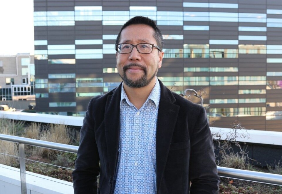 Avventende til podkast: Paul Lee i Deloitte sa under presentasjonen at det foreløpig eksisterer 750.000 podkaster med tilsammen 29 millioner episoder. Mer kvantitet enn kvalitet, mener Lee. Foto: Deloitte.