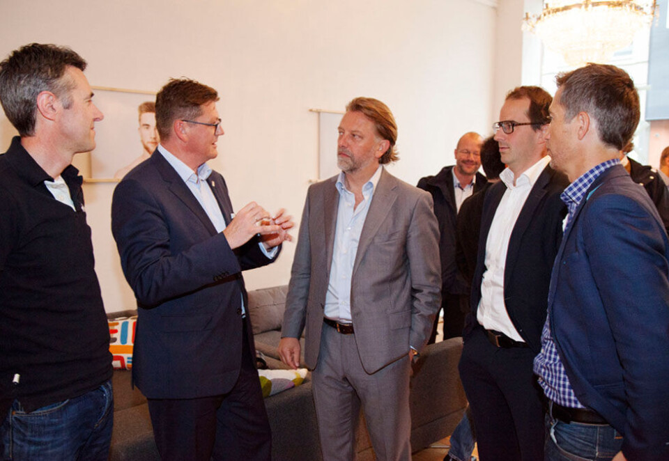 Usikkerheten brer seg: I dag slippes den mye omtalte Anfo-rapporten som skapte store diskusjoner om tilliten mellom norske annonsører og mediebyråer. Nye funn viser nå at norske annonsører blir mer usikre. Her Henrik Berger Jørgensen, rapportansvarlig, sammen med Kjetil Løken (Gresvig), Pål Sprakehaug (Nordea), Tor Anton Bjørge (VW) og Håvard Bakken (Anfo). Foto: Eivor Eriksen.