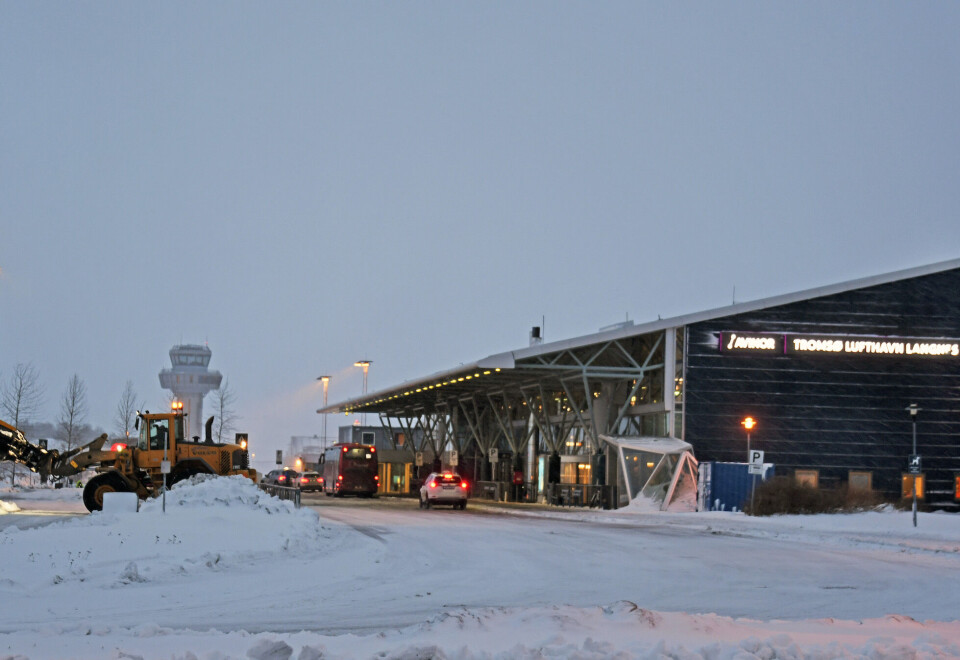 Får Altaposten med på laget: De store mediehusene skyr unna, men Altaposten nyter godt av utendørsmarkedet De neste fem årene skal alle annonseflater på Tromsø Lufthavn opereres av Altaposten. Foto: NTB