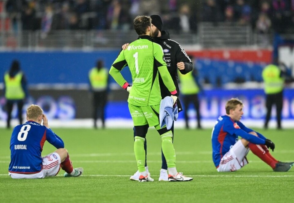 Obos-liga: Kristiansund kunne juble for opprykk, mens for Vålerenga blir det spill i Obos-ligaen til neste år. Foto: NTB.