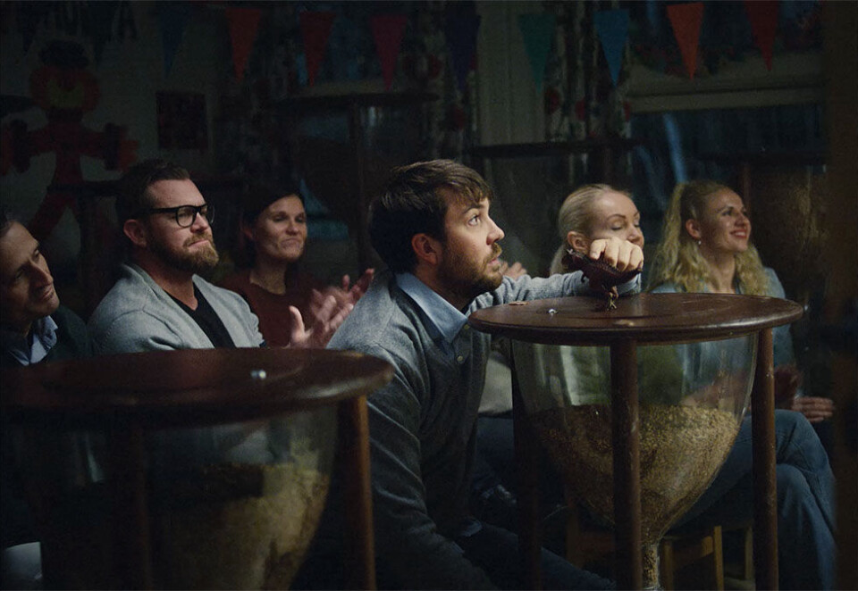 Kolonial gir fingeren til tidsklemma i ny reklamekampanje