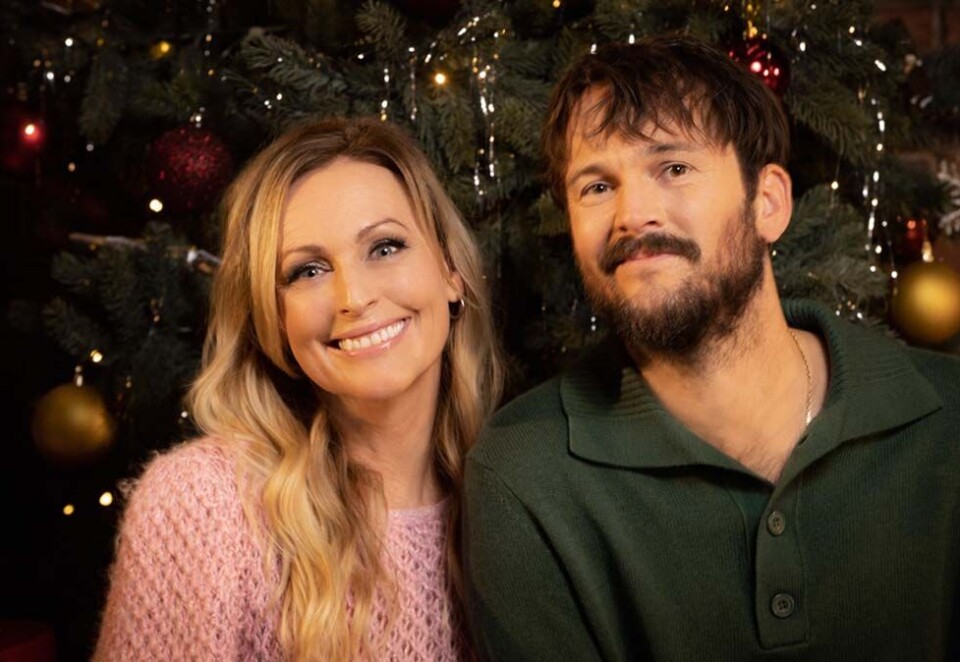 Millionpublikum: Marte Stokstad og Kåre Magnus Bergh fikk jobben med å sikre julestemningen i «Kvelden før kvelden» på NRK1 lille julaften. Foto: NRK