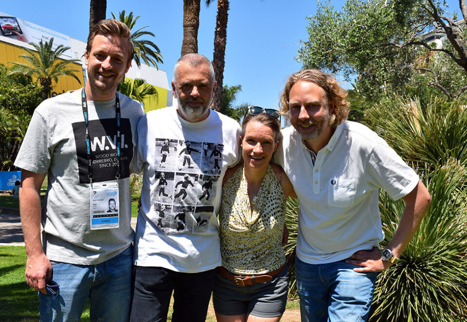 Slutt på triksekonkurransen: - Cannes har på mange måter vært litt triksekonkurranse i mange år, uten krav til resultater, sier Try-teamet som så langt har vunnet Norges eneste gull i reklame-VM. Her Erik Sørensen, Morten Karlsen, Camilla Bjørnhaug og kreativ leder Øystein Halvorsen Fra Try foran Palais des Festivals.