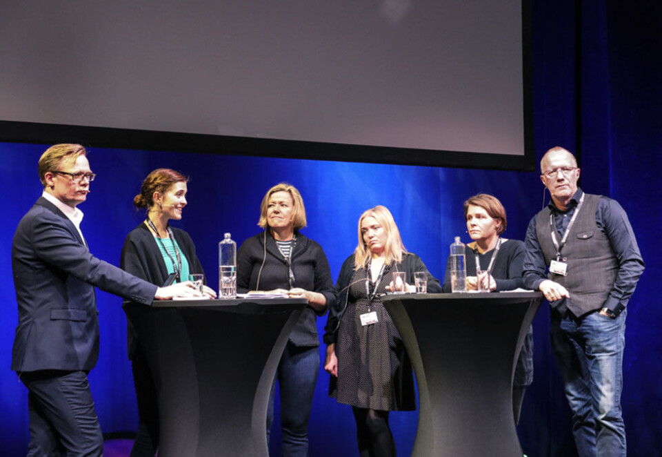 Betent bar-besøk: Bar Vulkan-saken har blitt hyppig diskutert i år. Her blir den diskutert på Skup-konferansen i mars av (fra venstre) NRK-reporter Espen Aas, VGs nyhetsredaktør Tora Bakke Håndlykken, Aftenpostens nyhetsredaktør Tone Tveøy Strøm-Gundersen, kommentator i VG Tone Sofie Aglen, kommentator i Dagsavisen Hege Ulstein og generalsekretær Arne Jensen i Norsk Redaktørforening. Foto: Ketil Bjærke/NTB Scanpix