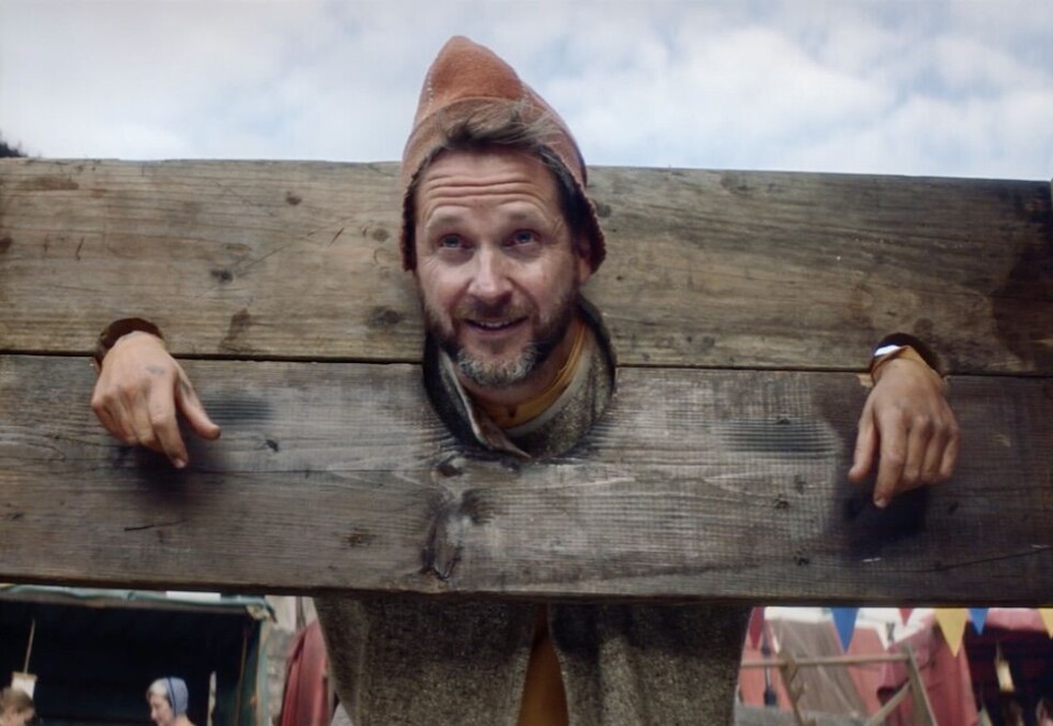 Gapestokk: Talkmores absurde middelalderunivers slår an hos det norske folk. Reklamefimen deres får skyhøy oppmerksomhet og er også mest effektiv i Reklamebørsen for november. Se filmen lenger ned i saken.
