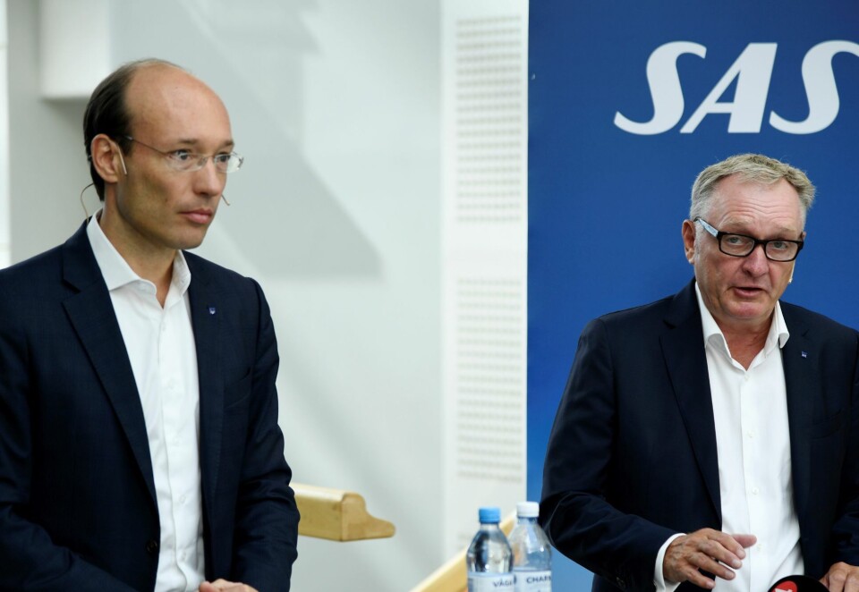 Nye eiere: SAS bryter med Star Alliance og blir en del av Air France-KLM og Skyteam. Fra venstre: administrerende direktør Anko van der Werff og konsernsjef Carsten Dilling i SAS. Her fra en tidligere anledning i forbindelse med Chapter 11-annonseringen i fjor sommer. Foto: Lars Schröder/NTB