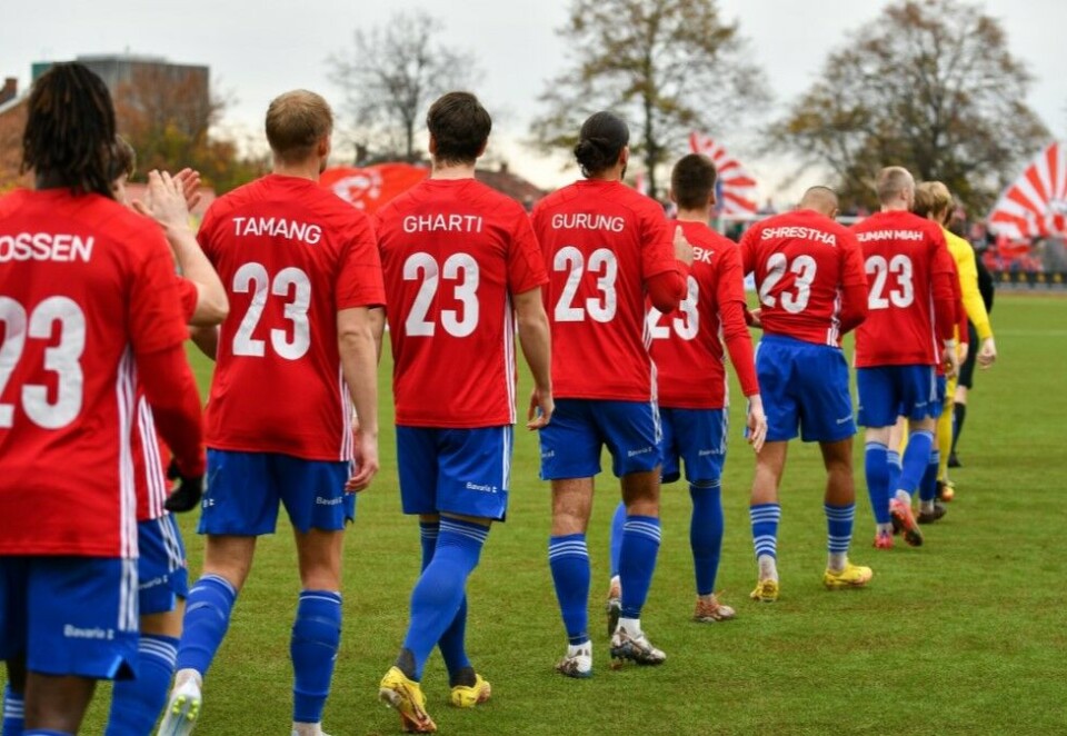 Byttet navn: Skeid-spillerne byttet ut sine egne navn med døde migrantarbeideres navn øverst på draktene sine i siste hjemmekamp for sesongen mot Kongsvinger på lørdag.