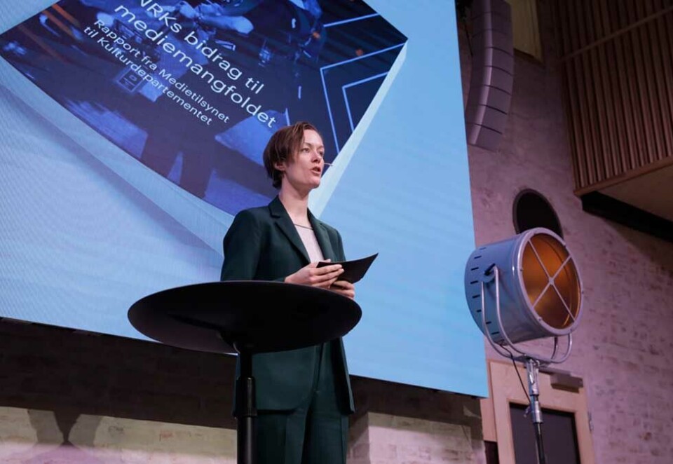 Forsvarer NRK: Vår nye kulturminister fikk mandag formiddag overlevert en ny NRK-rapport og Anette Trettebergstuen sier NRK utfyller en viktig mediepolitisk rolle. - Det er viktig for meg som medieminister å ha en allmennkringkaster som fortsetter å levere kvalitet i alle flater, sier hun. Foto: Eivor Eriksen.