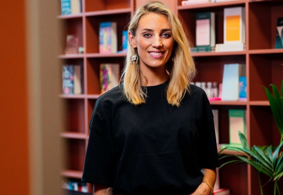 - Takket ja: Strawberry Publishing henter inn Marion Celine Rudsli som blir bokklubbansvarlig i forlaget. -- Det er med stor iver og entusiasme jeg takket ja til å lede satsningen på bokklubbene her i Strawberry, sier hun. Foto: Kjetil S. Andersen