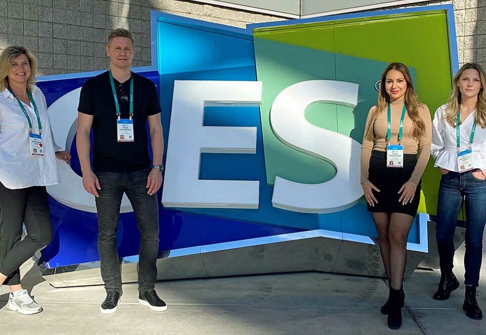 Tilbake fra messe: Ansatte fra OMD, PHD og Schibsted er tilbaske fra CES-messen i Las Vegas. Fra venstre ser du Marie-Louise Alvær og Frode Sylliåsen fra de to Omnicom-byråene og Elnaz Esmailzadeh og Hanne Eilen Lohne fra Schibsted. Foto: Ellen Cabrinetti Meum.