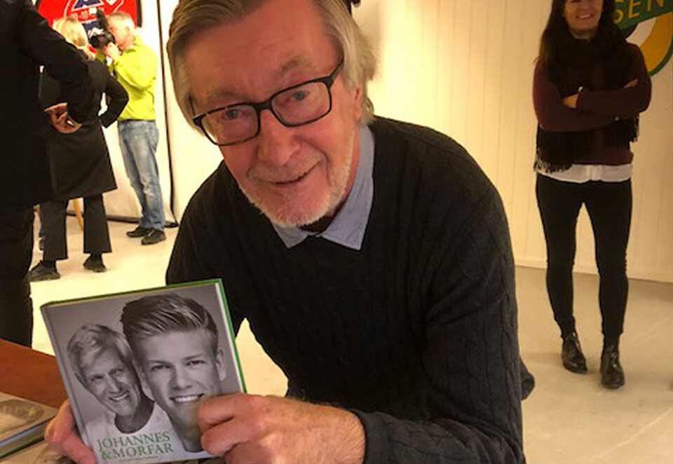 Imponert over skiesset: - Han må fortsette å være seg selv. Å bli så populær uten å ha gjort noen skandaler er en prestasjon. Han er rett og slett allright, sier Knut Georg Andresen, som har skrevet den nye boken om Johannes Høsflot Klæbo (22) og morfaren Kåre (75).