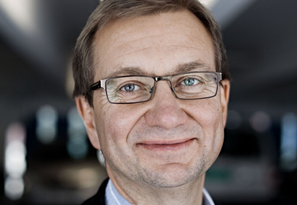 Fulgte pressekonferansen: Trygve Aas Olsen, fagmedarbeider ved IJ, mener det hadde blitt feil om Gard Steiro skulle gått fra sin jobb som ansvarlig redaktør på grunn av denne saken. - Nei, jeg synes ikke Steiro burde gått. Ut ifra det jeg vet nå, synes jeg ikke det, sier han. Foto: Kagge Forlag