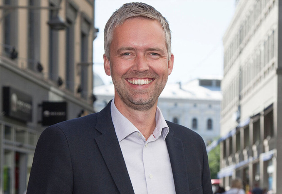 Tar kampen med konsulentene: - I møte med spisse sko og buksepress skal vi ha oppbrettede ermer og stå side ved side med kundene, svarer Mediacom-sjef Ruben Søgaard.