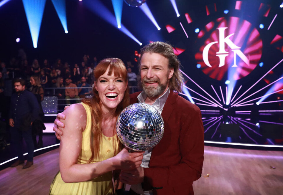 Tok pokalen: Anette Stokke og Einar Nilsson danset seg til topps i «Skal vi danse». Foto: Thomas Reisæter/TV 2