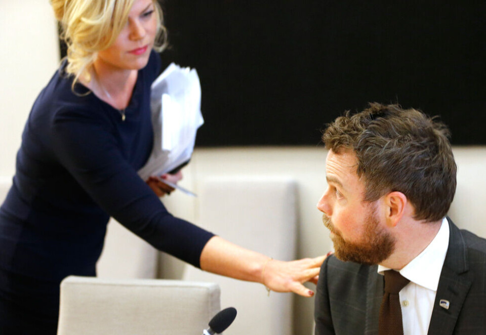 Avviser påstand fra skoleeier: Kunnskapsminister Torbjørn Røe Isaksen (H) og Jette Christensen (Ap) før høringen til Stortingets kontroll- og konstitusjonskomité om statstilskudd til høyskolene NITH, Westerdals og NISS onsdag. Foto: Lise Åserud / NTB scanpix