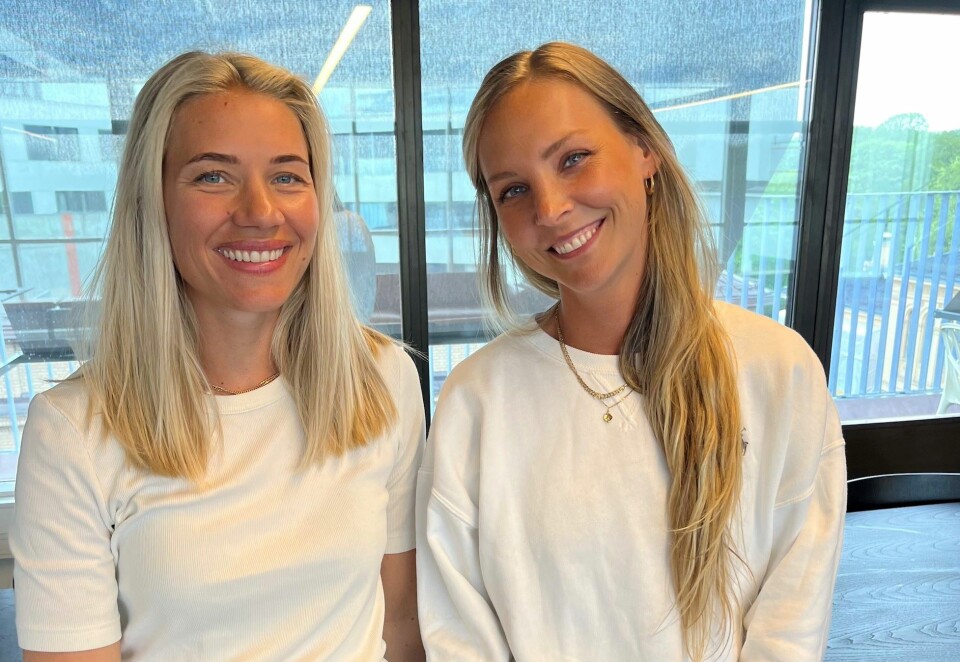 Mediebyrå-jobb: Catharina Gunvaldsen Svadberg (til venstre) ønsker Martine Fraas Vogsborg velkommen til Dentsu-konsernet.