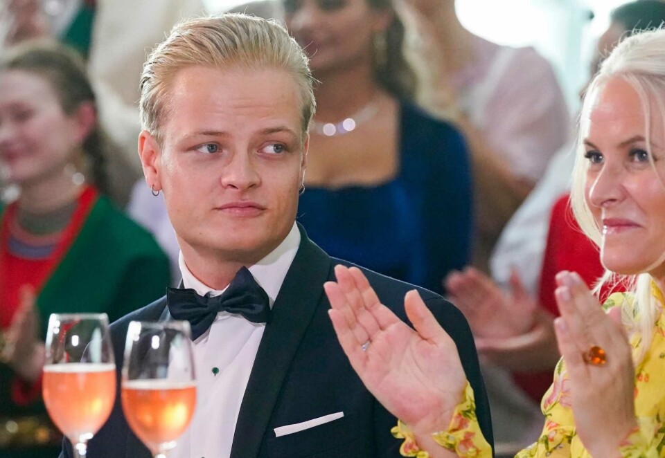 Gikk til sak: Marius Borg Høiby og hans mor kronprinsesse Mette-Marit under regjeringens festarrangement i forbindelse med prinsesse Ingrid Alexandras myndighetsdag i 2022. Foto: Lise Åserud/NTB